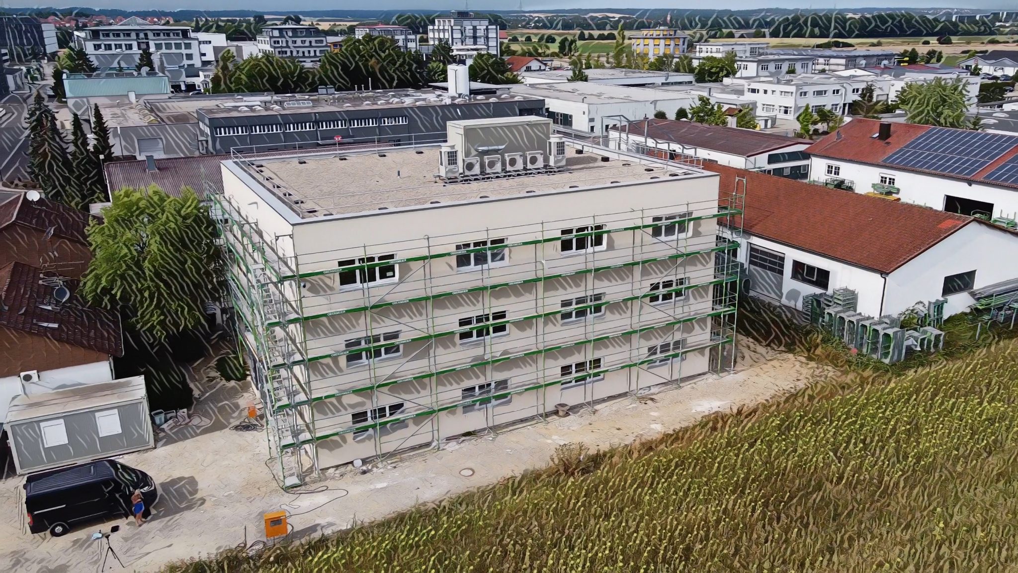 Stadtgebäude in Sanierung von oben betrachtet